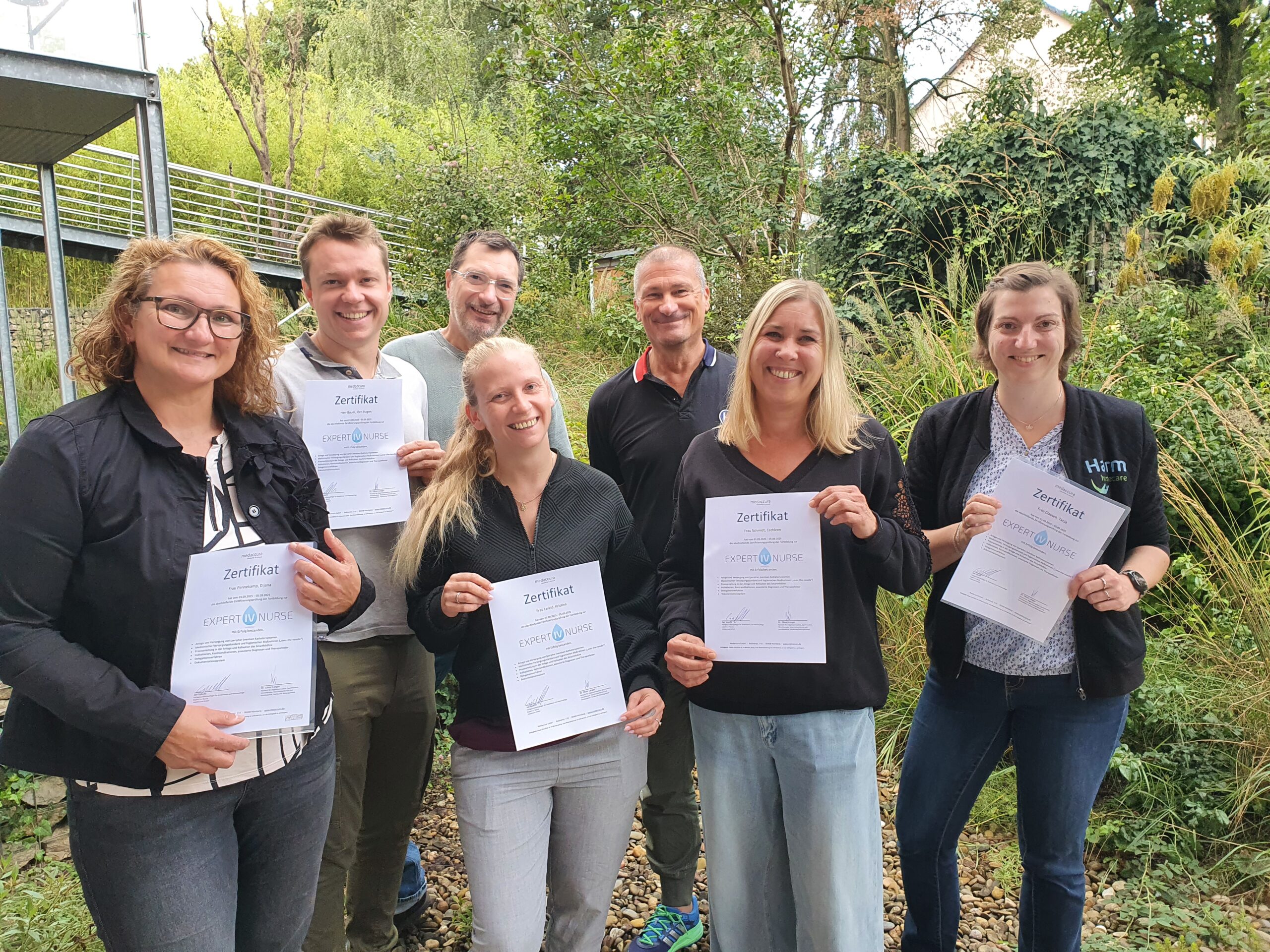 Gruppenfoto der erfolgreichen AbsolventInnen der Expert iV Nurse 2025